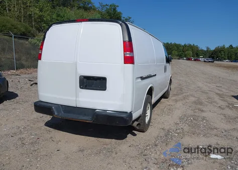 2019 Chevrolet Express 2500 Work Van z USA, uszkodzony, nr VIN 1GCWGAF18K1257383